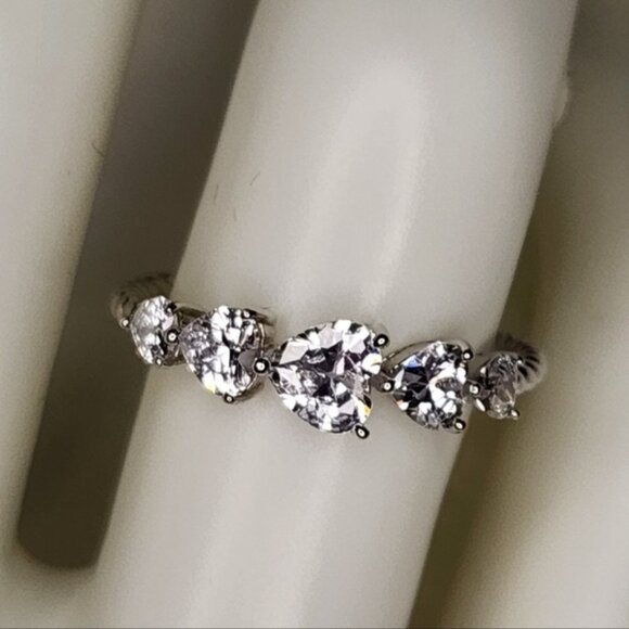 Crystal Hearts Band Ring Sz.8 - Picture 1 of 1